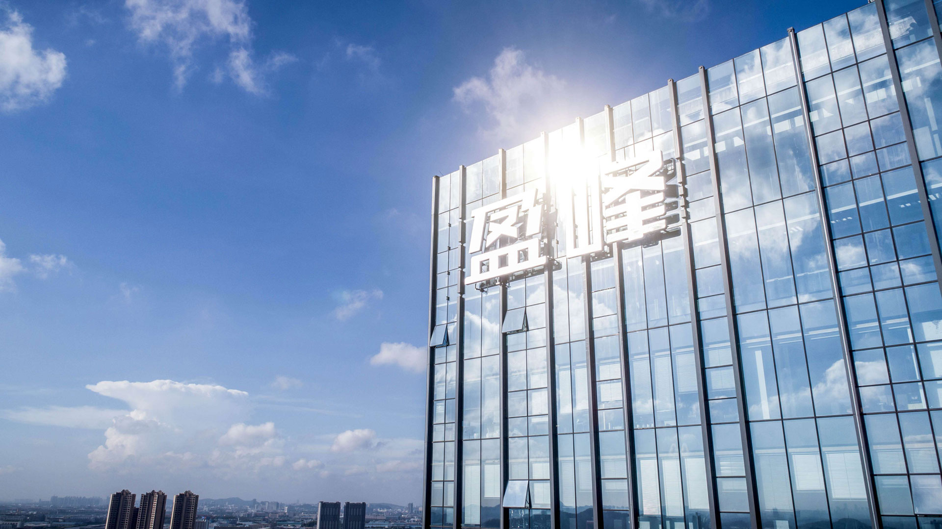 完成股权分置改革，米兰·(milan)中国控股成为大股东